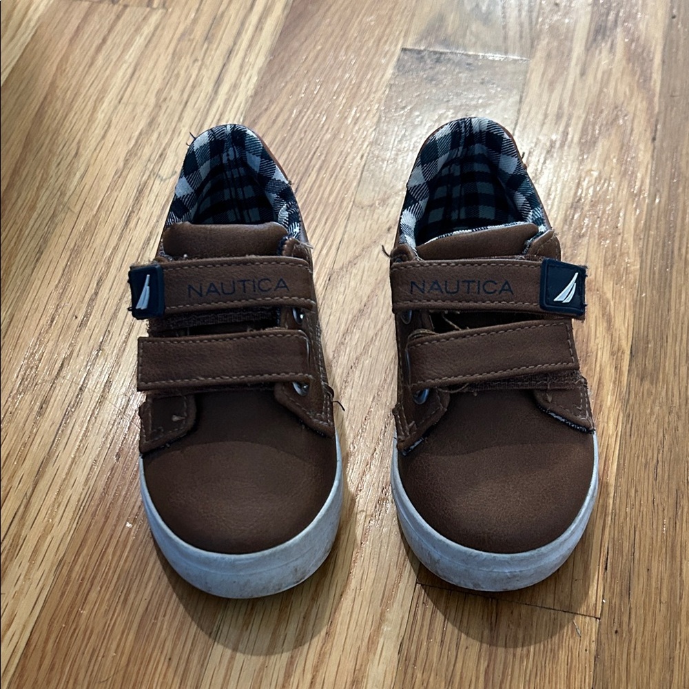Nautica Kids Sneakers in Brown with Plaid Lining